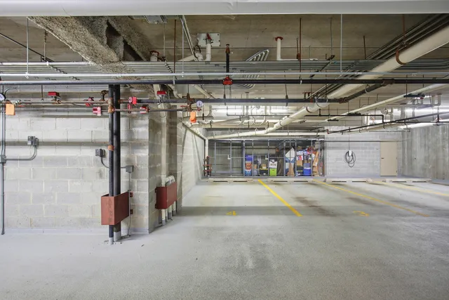 $309,900 | 390 West Mahogany Court, Unit 606, Palatine, IL 60067