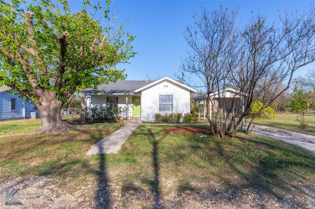 509 Reeves Street Clyde, TX 79510 - Photo 1 of 1 Bungalow featuring a front yard