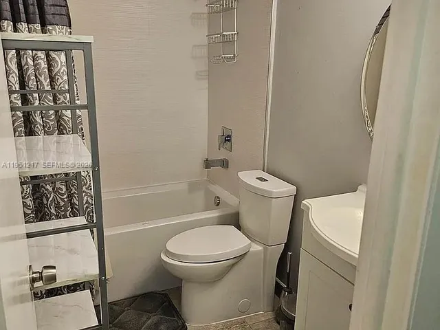 $2,500 | 1100 Salzedo Street, Unit 1A, Coral Gables, FL 33134