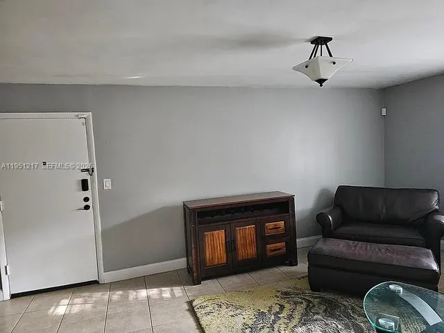 $2,500 | 1100 Salzedo Street, Unit 1A, Coral Gables, FL 33134