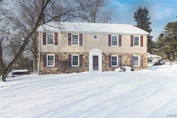 $380,000 | 5 Glen Crest Boulevard, New Hartford, NY 13413