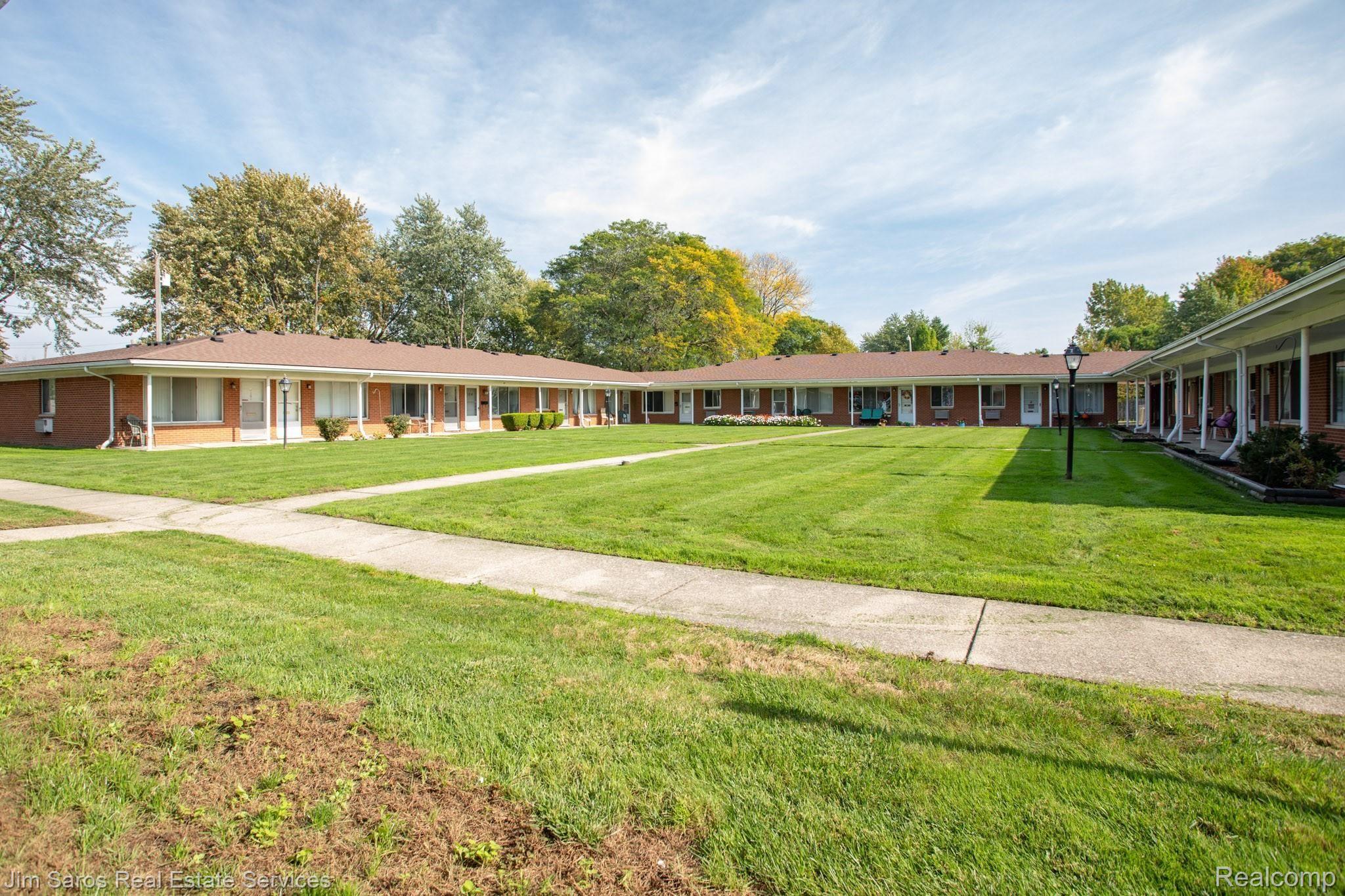 21510 Kelly Road, Unit 103 Eastpointe, MI 48021 - Photo 11 of 13 6.jpg