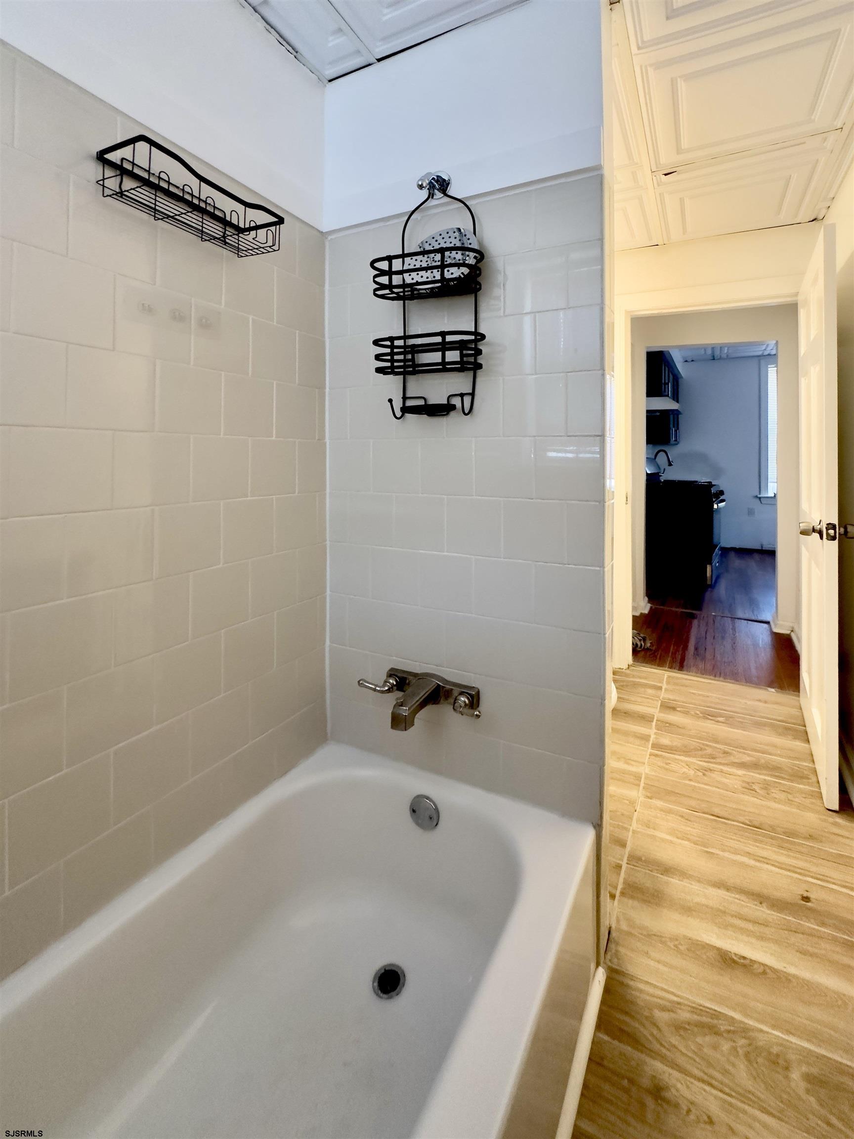 101 New Jersey Avenue, Unit A Atlantic City, NJ 08401 - Photo 9 of 13 a bathroom with a bathtub