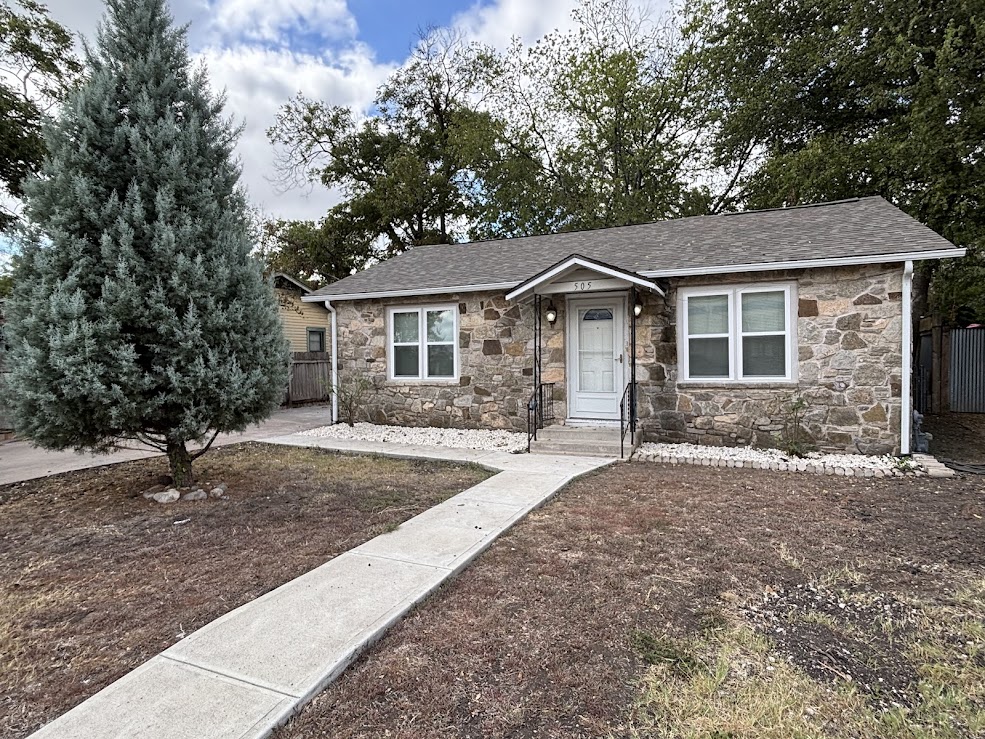 505 Clarke Street Austin, TX 78745 - Photo 1 of 17