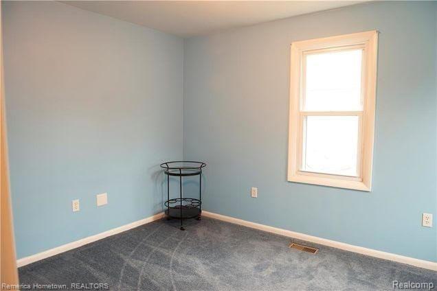 4002 Kent Road Royal Oak, MI 48073 - Photo 10 of 15 8.jpg