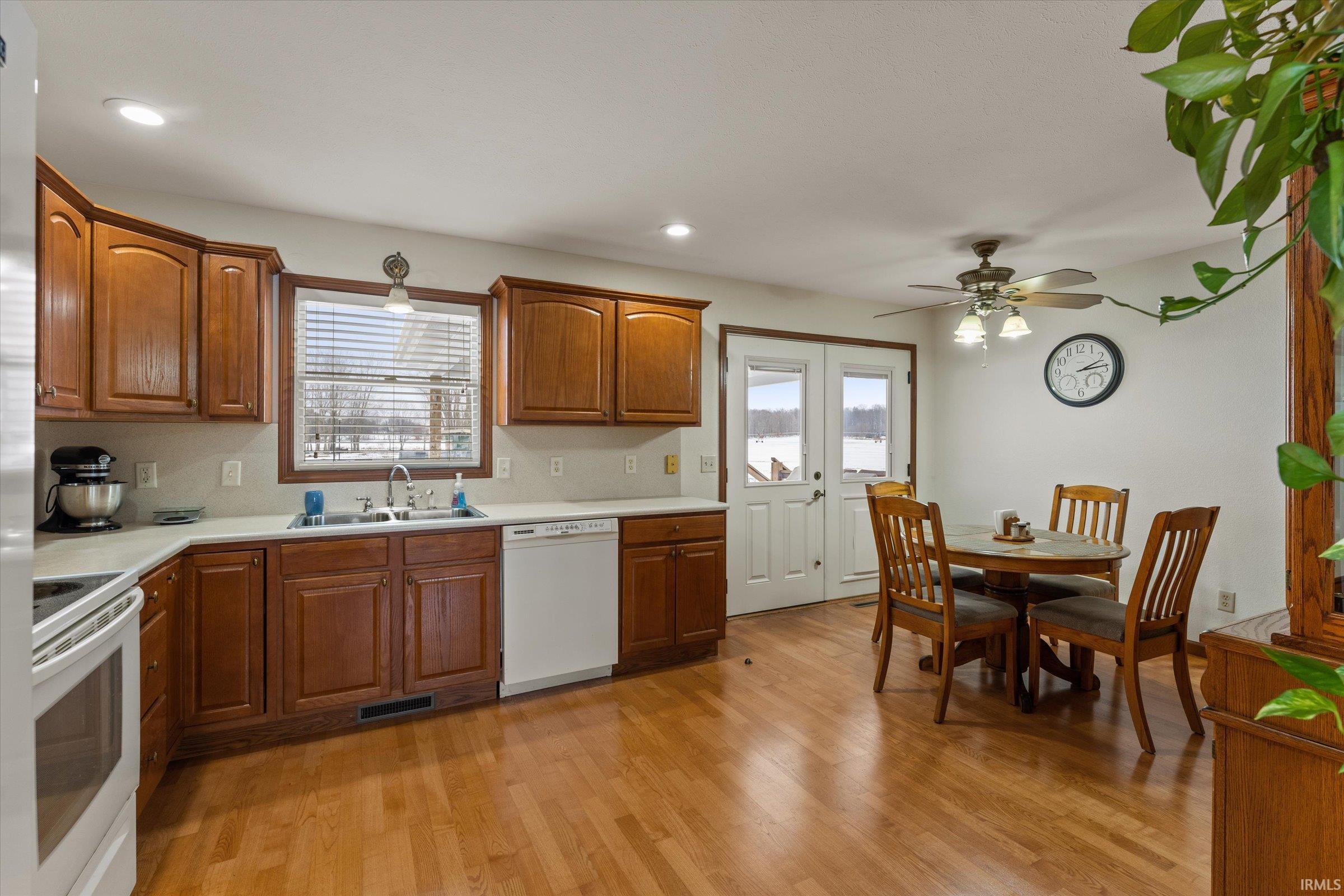 68426 County Road 23 New Paris, IN 46553 - Photo 5 of 31