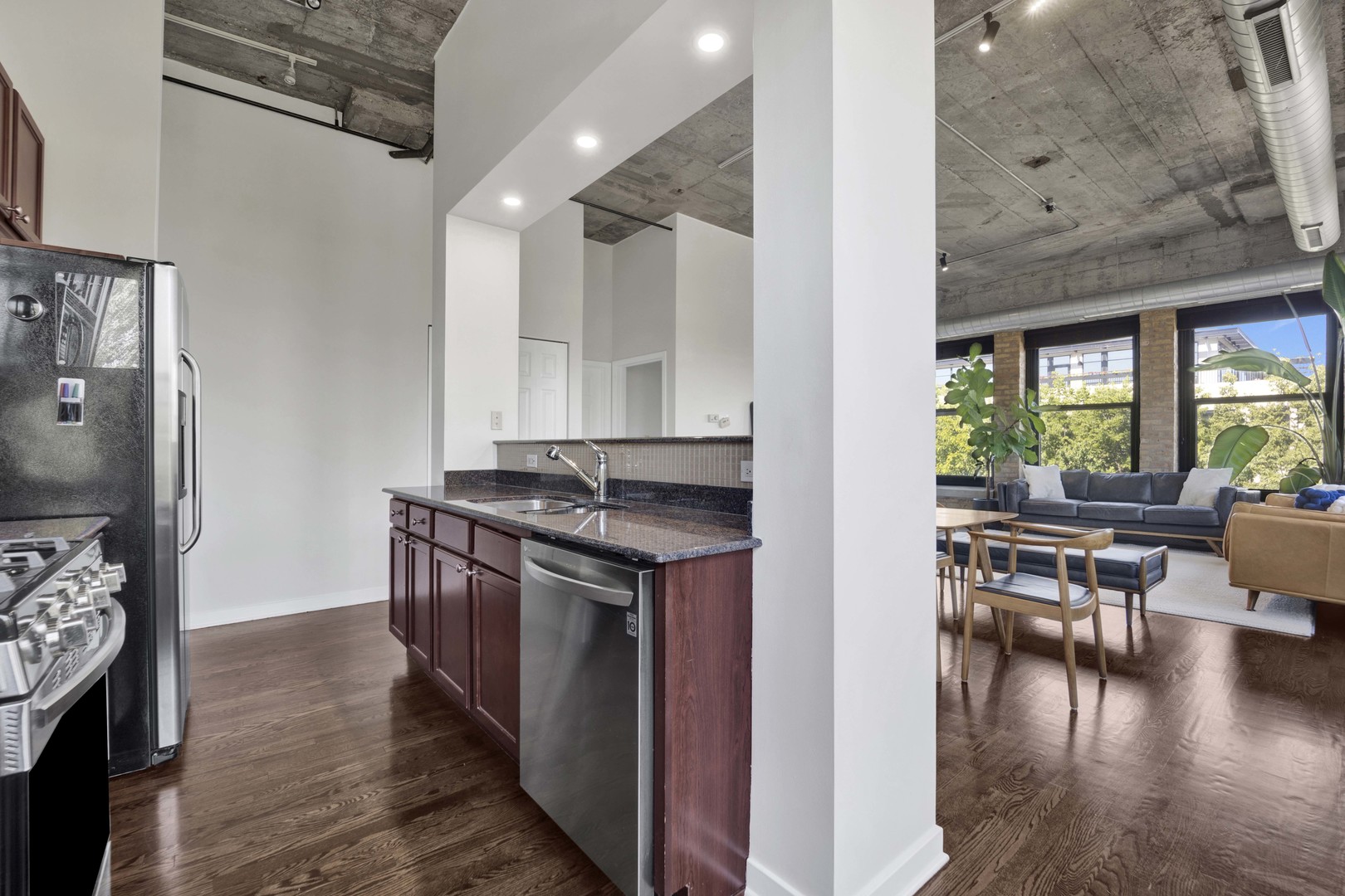 1069 West 14th Place, Unit 332 Chicago, IL 60608 - Photo 8 of 26