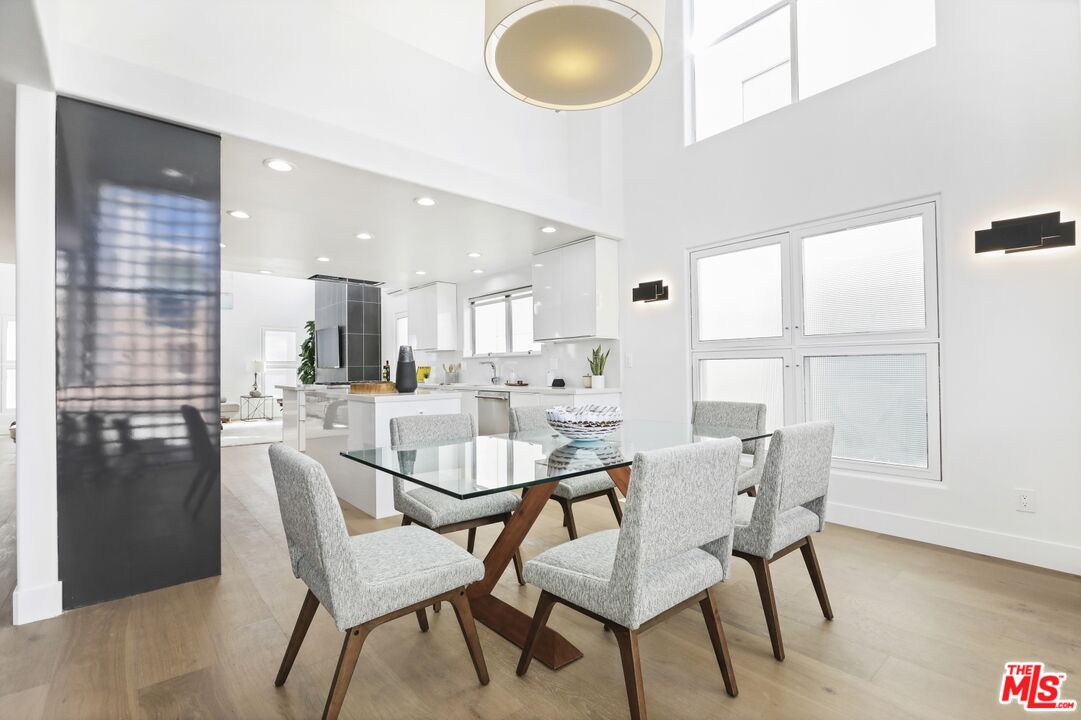 124 Roma Court Marina del Rey, CA 90292 - Photo 14 of 50 a dining room with furniture and window