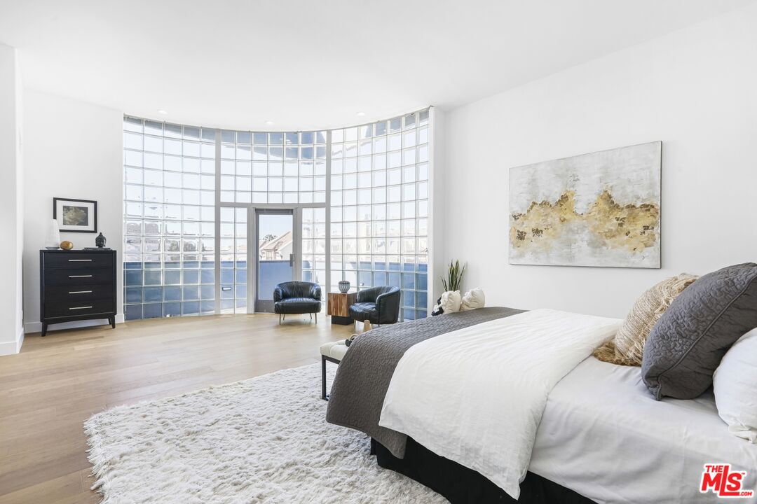 124 Roma Court Marina del Rey, CA 90292 - Photo 31 of 50 a spacious bedroom with a large bed and a flat tv screen