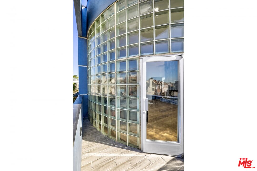 124 Roma Court Marina del Rey, CA 90292 - Photo 32 of 50 a view of a balcony