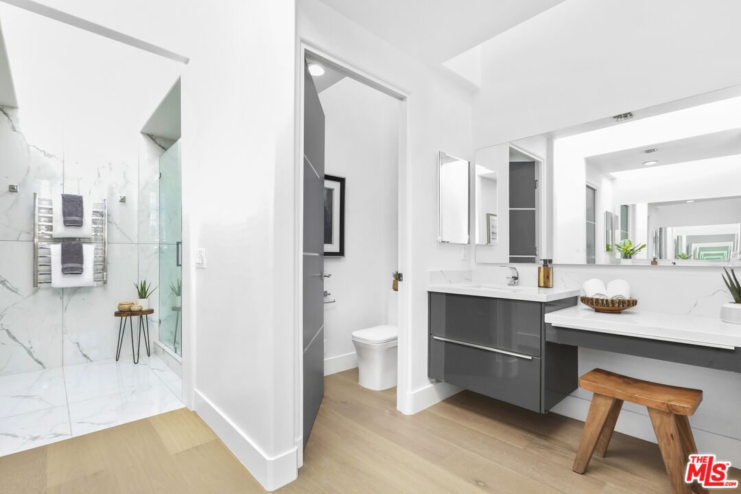 124 Roma Court Marina del Rey, CA 90292 - Photo 34 of 50 a view of bathroom with dual sinks