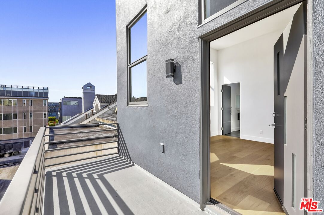 124 Roma Court Marina del Rey, CA 90292 - Photo 40 of 50 a view of a balcony