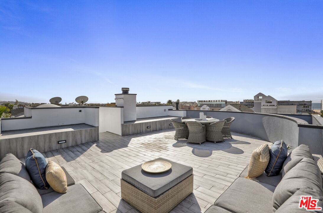 124 Roma Court Marina del Rey, CA 90292 - Photo 45 of 50 a view of a terrace with furniture