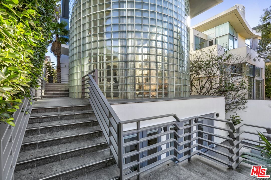 124 Roma Court Marina del Rey, CA 90292 - Photo 5 of 50 a view of building with outdoor space