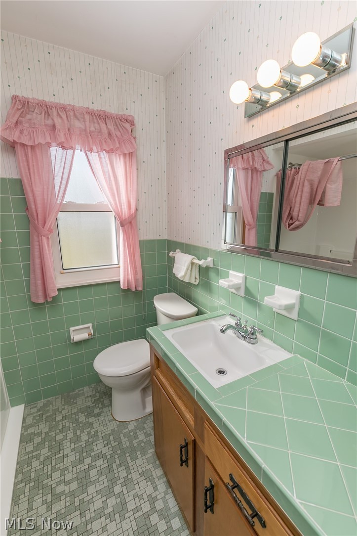 1402 Sunview Road Lyndhurst, OH 44124 - Photo 17 of 35