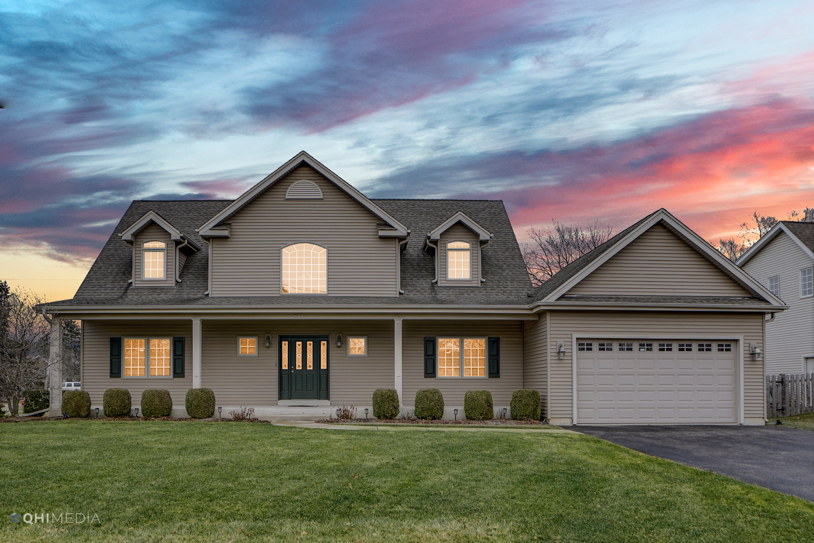 511 Russell Street Wheeling, IL 60090 - Photo 1 of 20 a front view of a house with a yard and garage