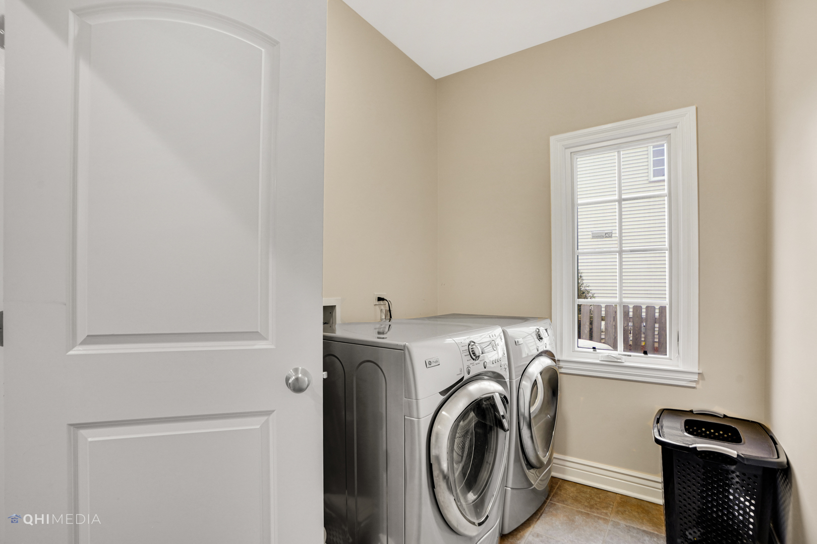 511 Russell Street Wheeling, IL 60090 - Photo 18 of 20 a utility room with dryer and washer