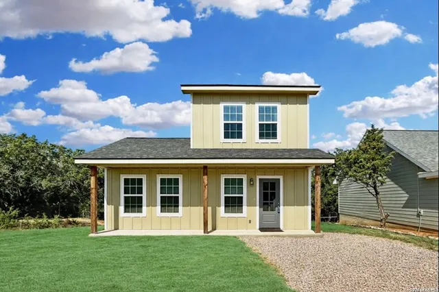 $1,495 | 1307 Whispering Hills Drive, Canyon Lake, TX 78133