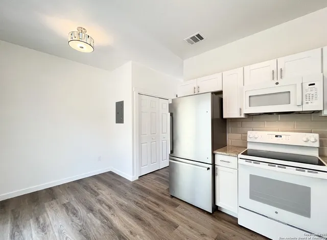 $1,495 | 1307 Whispering Hills Drive, Canyon Lake, TX 78133