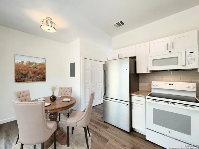 $1,495 | 1307 Whispering Hills Drive, Canyon Lake, TX 78133