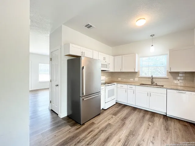 $1,495 | 1307 Whispering Hills Drive, Canyon Lake, TX 78133