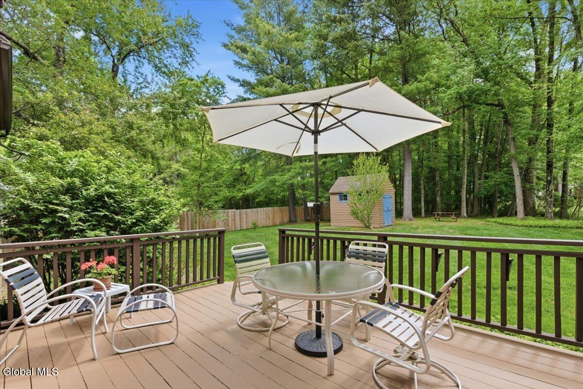 908 Mohegan Road Niskayuna, NY 12309 - Photo 33 of 40 39-033_MW2_0440