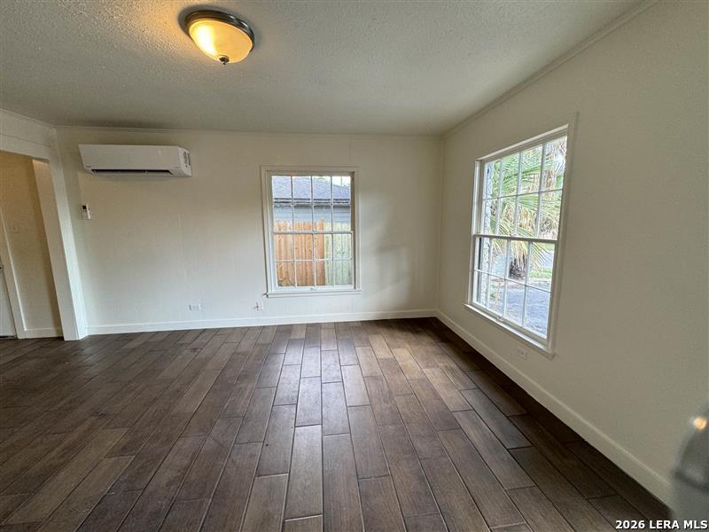520 Gentleman Road, Unit 13 San Antonio, TX 78201 - Photo 2 of 6