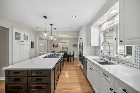 $1,150,000 | 128 Parkview Road, Glenview, IL 60025