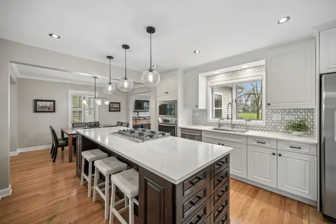 $1,150,000 | 128 Parkview Road, Glenview, IL 60025
