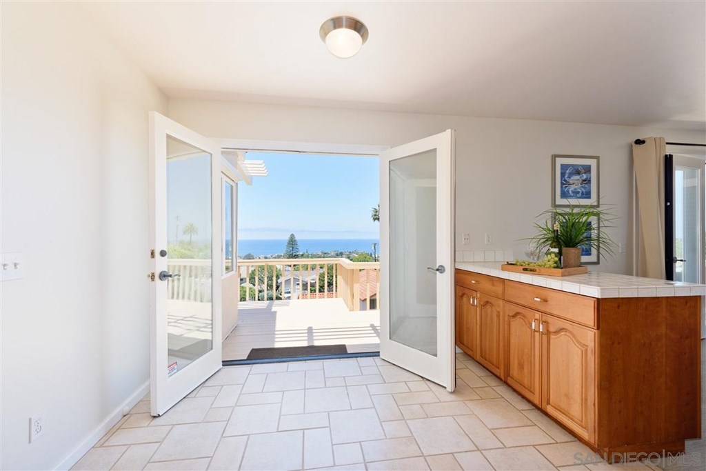 437 Marview Drive Solana Beach, CA 92075 - Photo 8 of 25