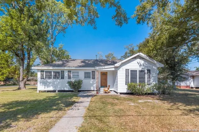 $245,000 | 318 South Welty Avenue, Iowa, LA 70647