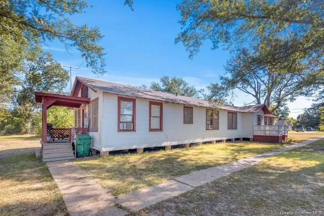 $245,000 | 318 South Welty Avenue, Iowa, LA 70647