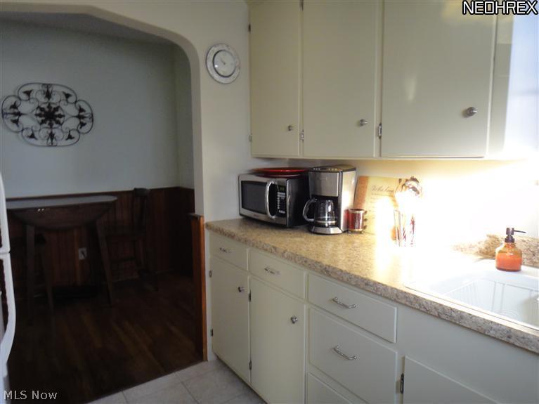 1205 Sunset Road Cleveland, OH 44124 - Photo 4 of 25