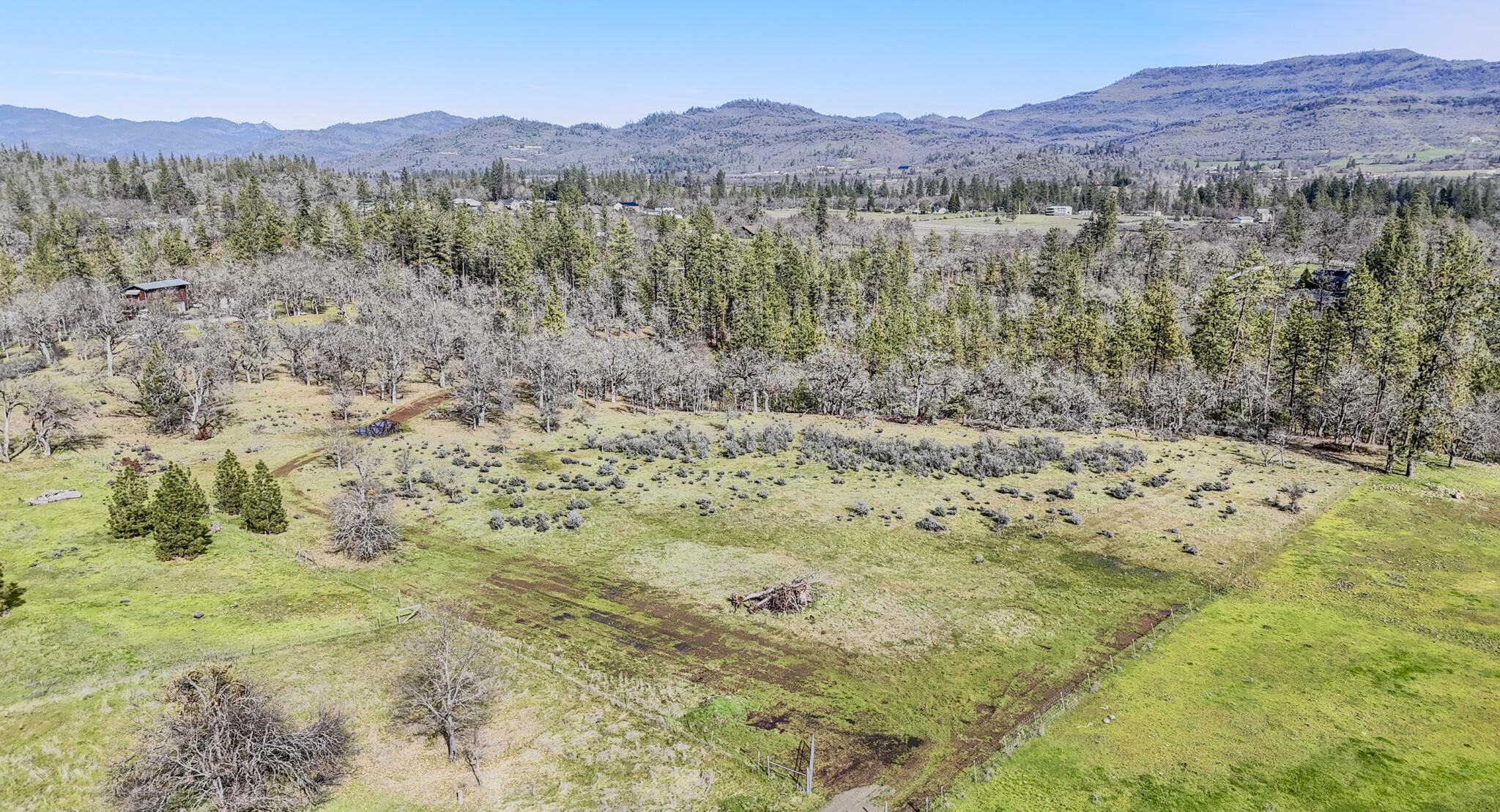 506 Greenleaf Drive Eagle Point, OR 97524 - Photo 15 of 38 DJI_20260227140027_0523_D-HDR