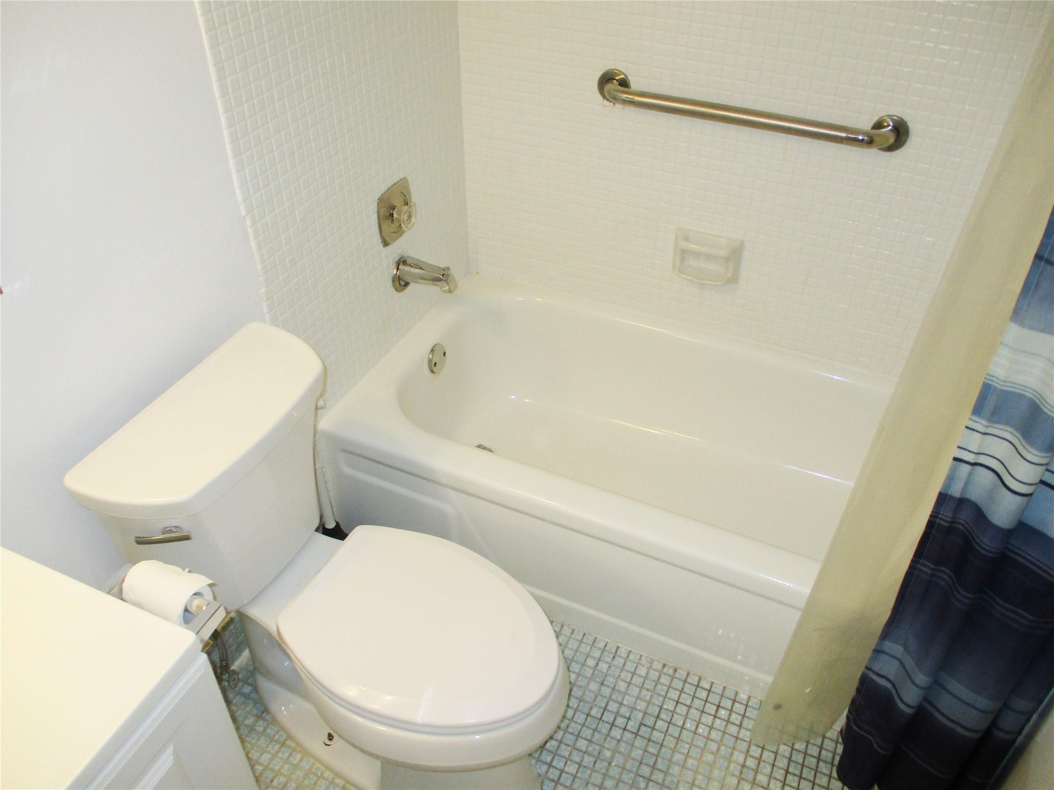 513 Mansfield M, Unit 513 Boca Raton, FL 33434 - Photo 8 of 47 Connects to the Bedroom