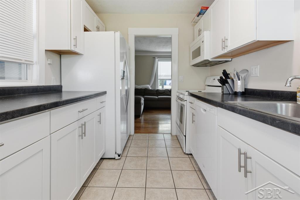 1013 East St Andrews Road Midland, MI 48642 - Photo 7 of 19 50212697-e2cdd115-9395-4061-84d8-6de4fdaa40d0.JPG