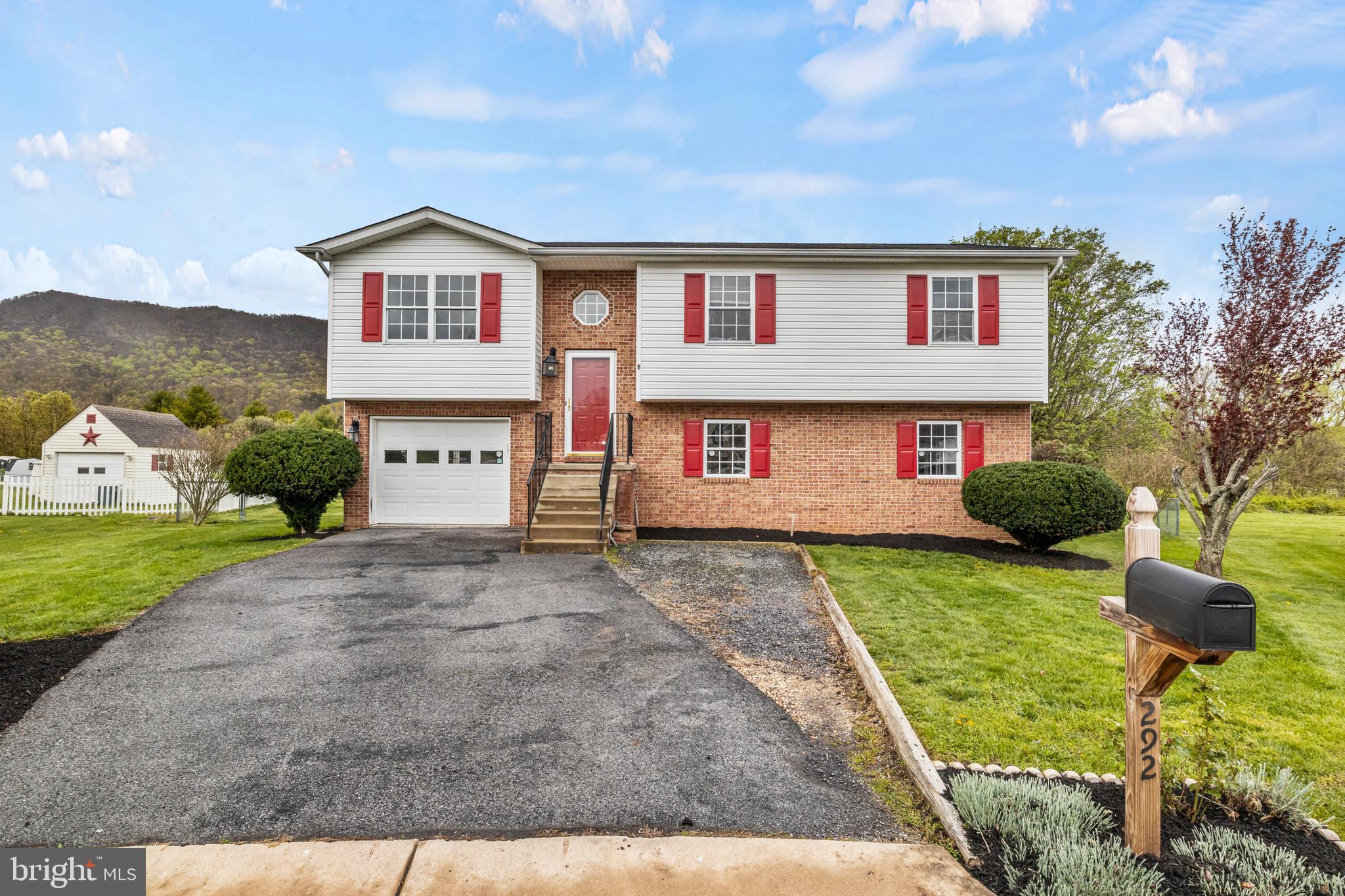 292 Duke Circle Strasburg, VA 22657 - Photo 2 of 37