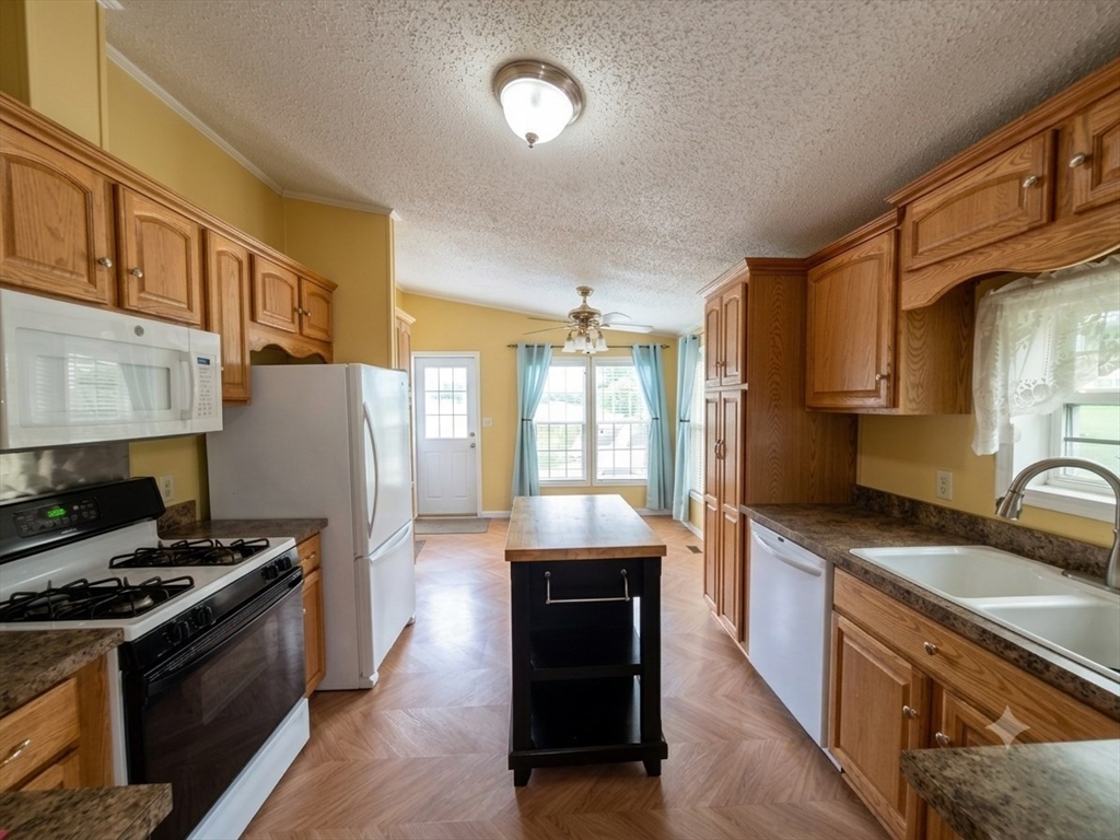 5 Fox Run Brookfield, MA 01506 - Photo 9 of 22