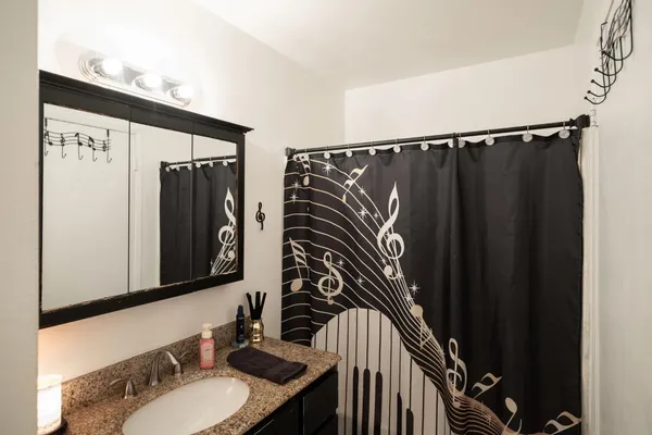 $385,000 | 991 7th Ave Drive, Kingsburg, CA 93631