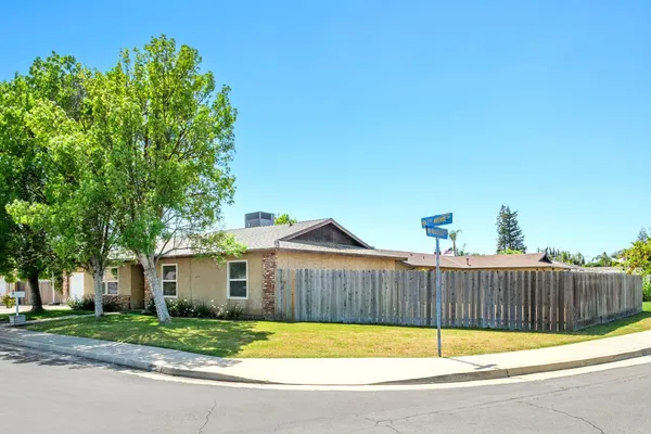 $385,000 | 991 7th Ave Drive, Kingsburg, CA 93631