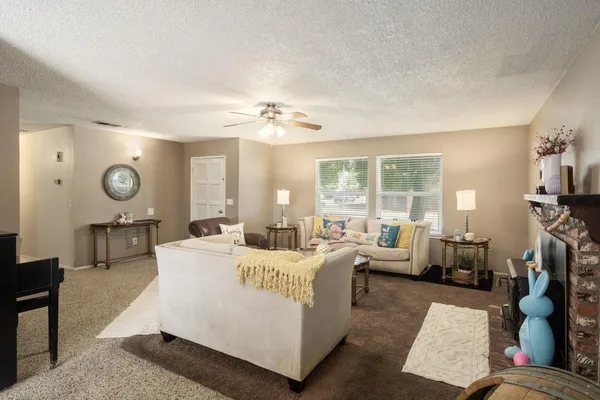 $385,000 | 991 7th Ave Drive, Kingsburg, CA 93631