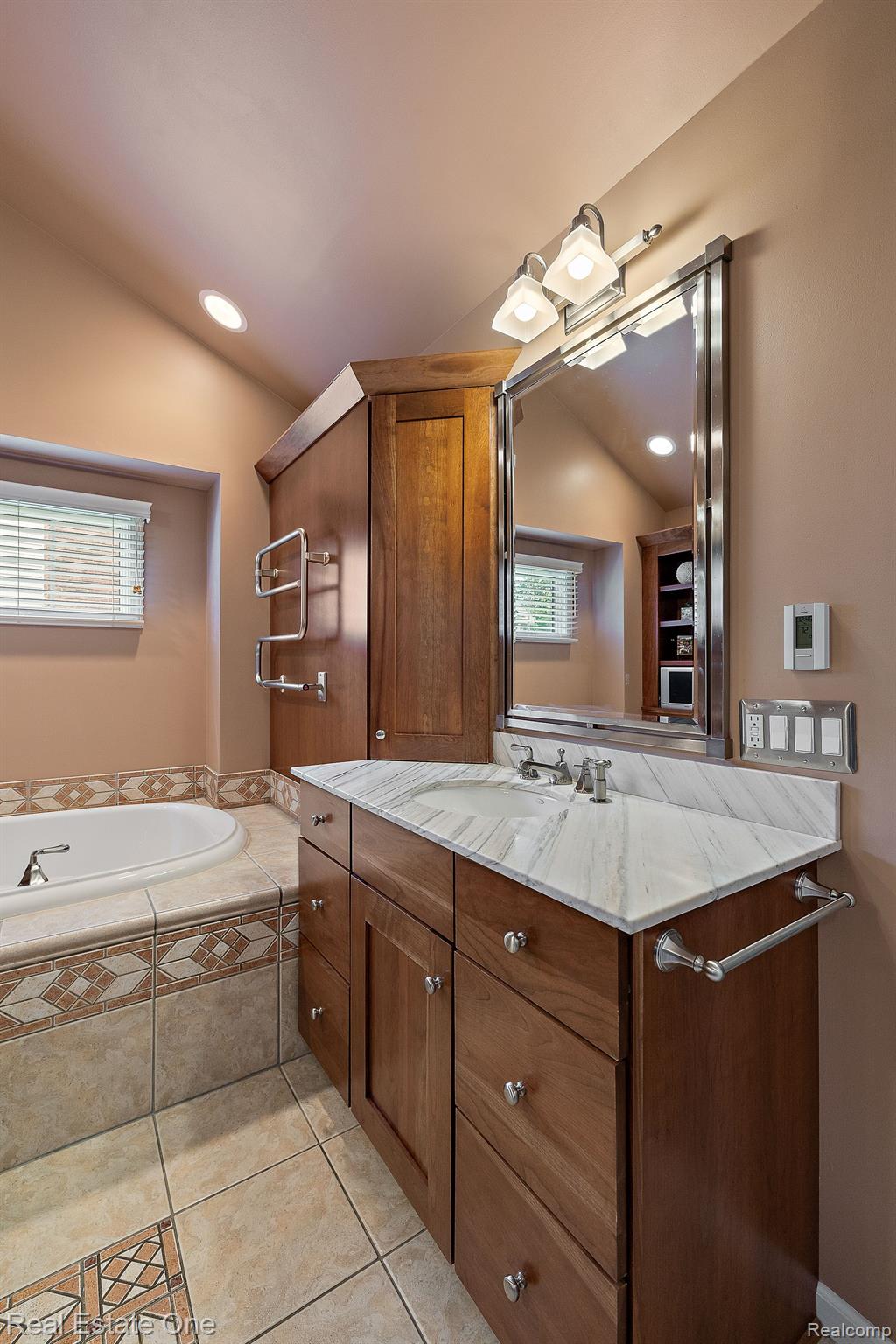 1272 Thames Drive Rochester, MI 48307 - Photo 21 of 37 Gallery Image 21