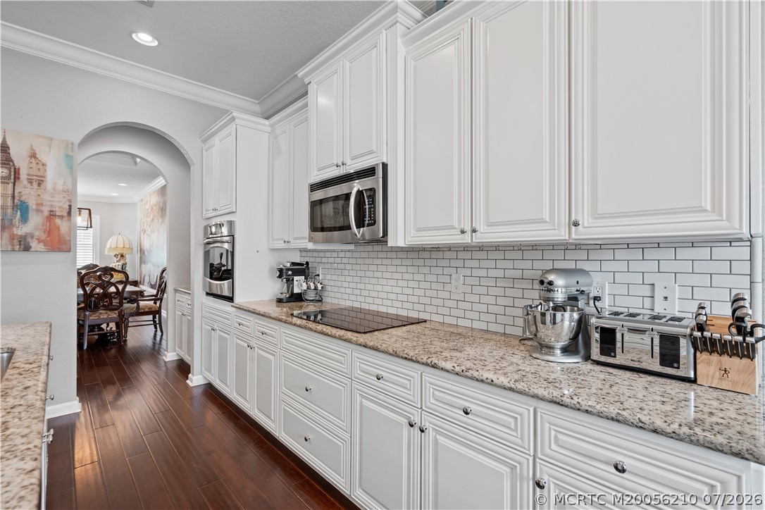1063 Southwest Triste Way Stuart, FL 34997 - Photo 9 of 40 Gallery Image 9