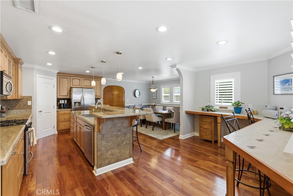 4357 Sunfield Avenue Long Beach, CA 90808 - Photo 11 of 34 Looking towards dining out to living room