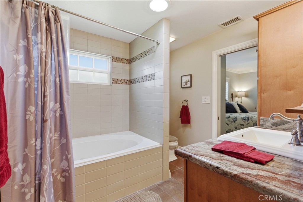 4357 Sunfield Avenue Long Beach, CA 90808 - Photo 23 of 34 Hall BA that connects to BR2 has a spa tub.