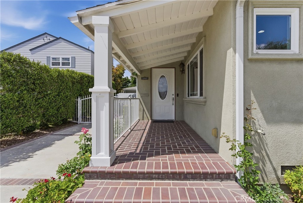 4357 Sunfield Avenue Long Beach, CA 90808 - Photo 3 of 34 Come on in!