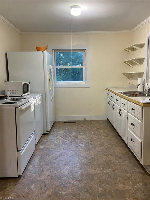 719 Arvil Hunt Road Lexington, NC 27295 - Photo 10 of 19 Kitchen