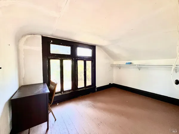 a view of livingroom with furniture