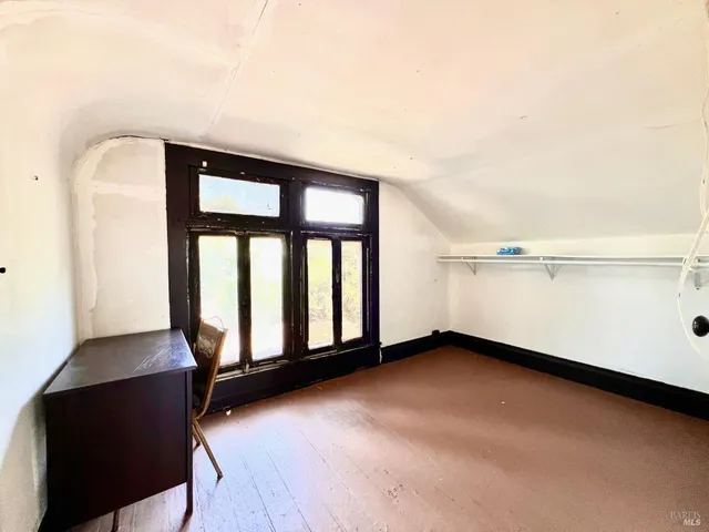 a view of livingroom with furniture