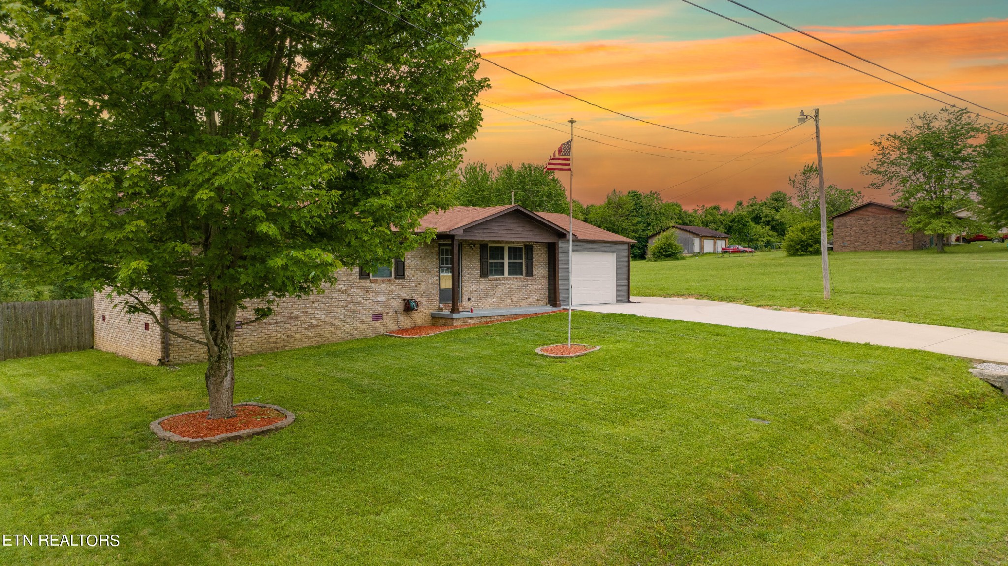 334 Whittenburg Road Crossville, TN 38571 - Photo 2 of 32